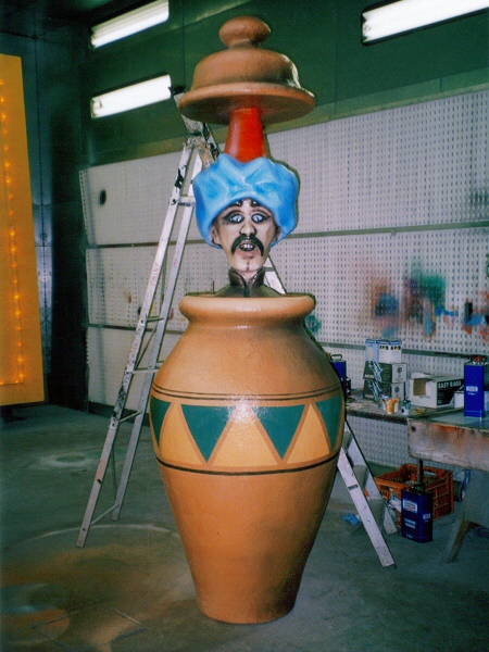 Photo - Finished thief in a pot - Ali Baba 2005 - Blackpool Illuminations Gallery - © Sarah Myerscough