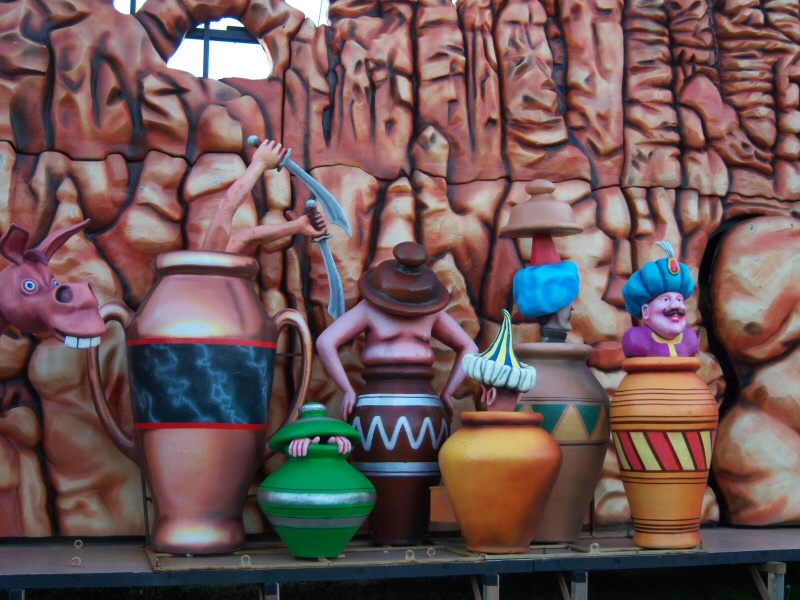 Photo - Nice detail of various figures laid out slightly differently in 2006 - Ali Baba 2005 - Blackpool Illuminations Gallery - © Sarah Myerscough