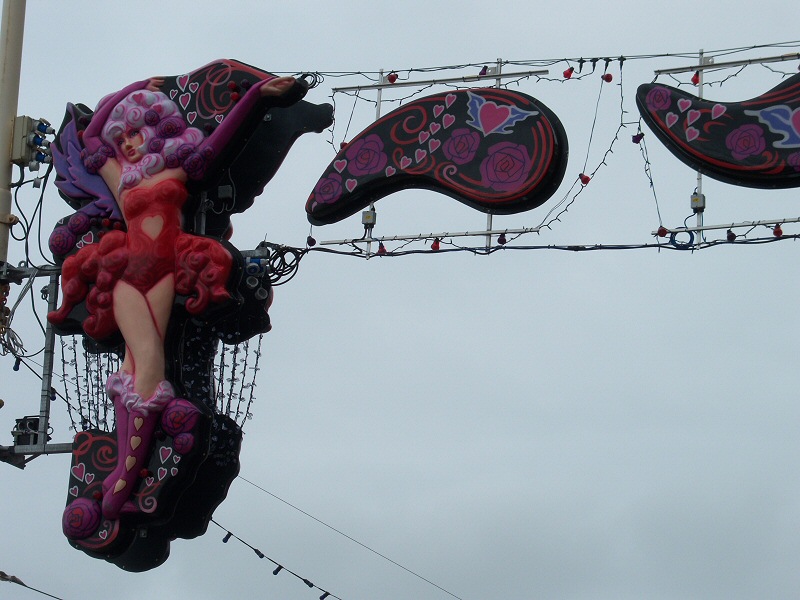 Photo - Cupide fitted and ready for the switch-on - Decodance 2007 - Blackpool Illuminations Gallery - © Sarah Myerscough
