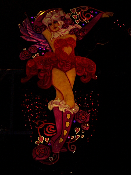 Photo - Cupide lit up during the Illuminations - Decodance 2007 - Blackpool Illuminations Gallery - © Sarah Myerscough
