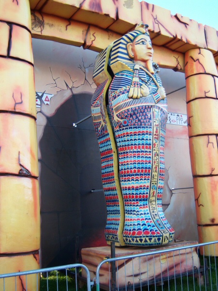 Photo - Animated opening sarcophagus - Egyptian Tableau 2007 - Blackpool Illuminations Gallery - © Sarah Myerscough