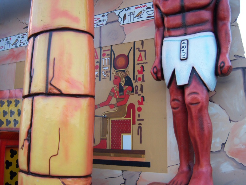 Photo - Detail of back scene on Egyptian Tableau - Egyptian Tableau 2007 - Blackpool Illuminations Gallery - © Sarah Myerscough