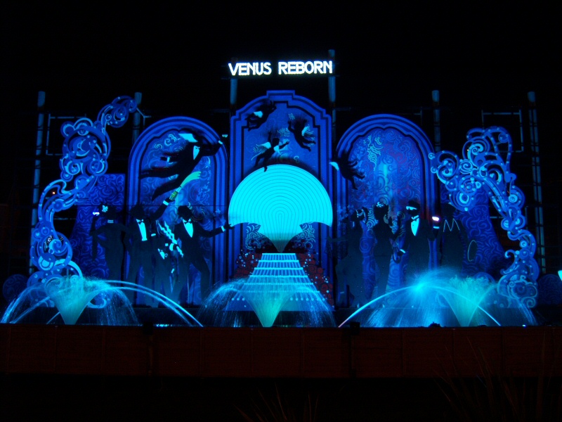 Photo - Venus Reborn animated tableau designed by Laurence Llewelyn-Bowen lit up blue - Venus Reborn 2008 - Blackpool Illuminations Gallery - © Sarah Myerscough