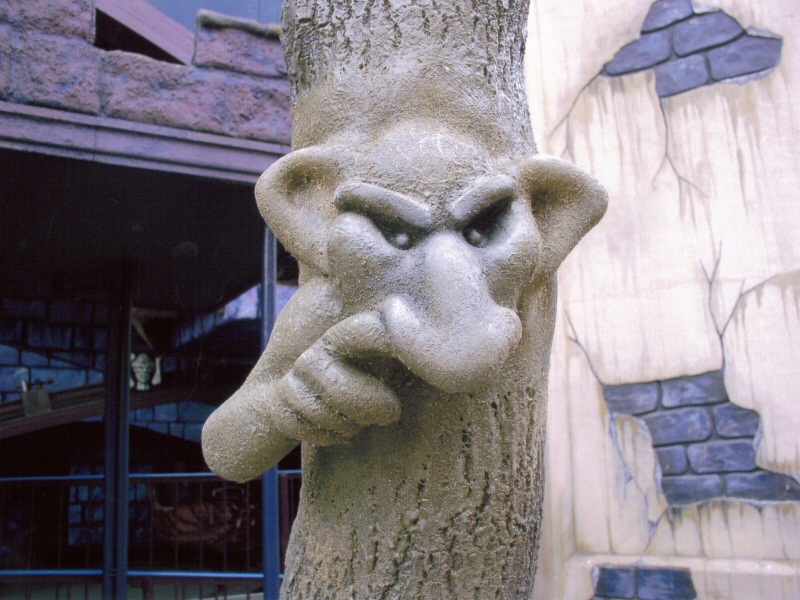 Photo - Detail of face on tree shaped lamp post picking his nose - Heidi Strasse Revamp - Blackpool Pleasure Beach Gallery - © Sarah Myerscough